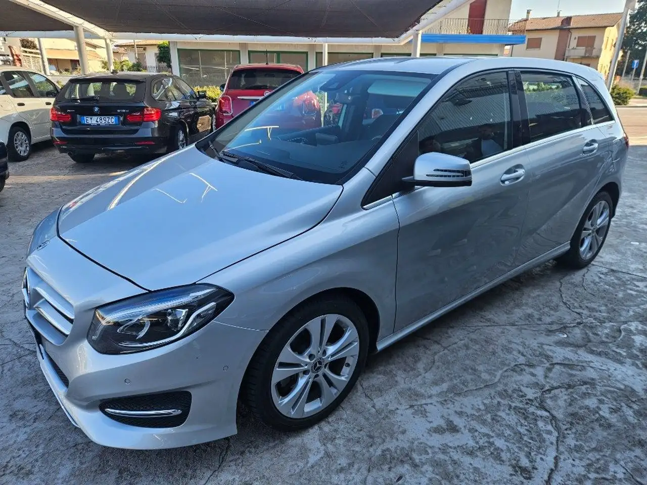 Mercedes-Benz B 180