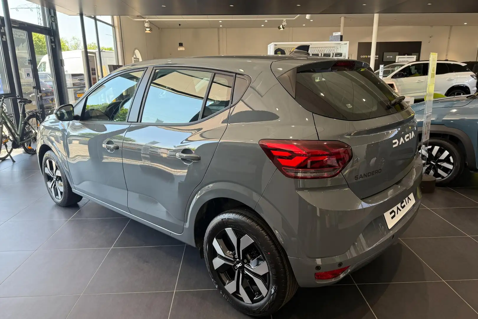 Dacia Sandero 1.0 TCe 100 ECO-G Journey nieuwe auto !! | Direct Gris - 2