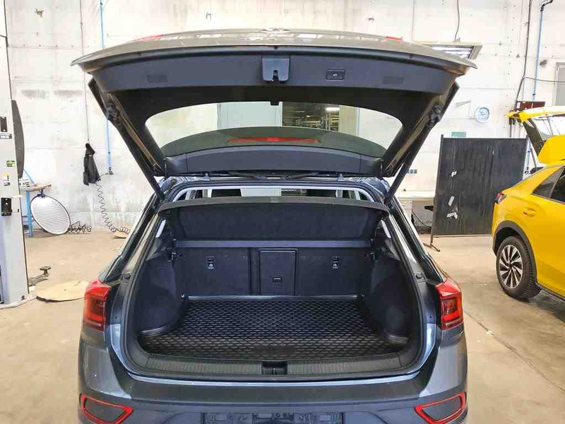 Volkswagen T-Roc 1.5 TSI DSG STYLE*IQ.LIGHT*AHK*PANO*KAMERA — photo 10