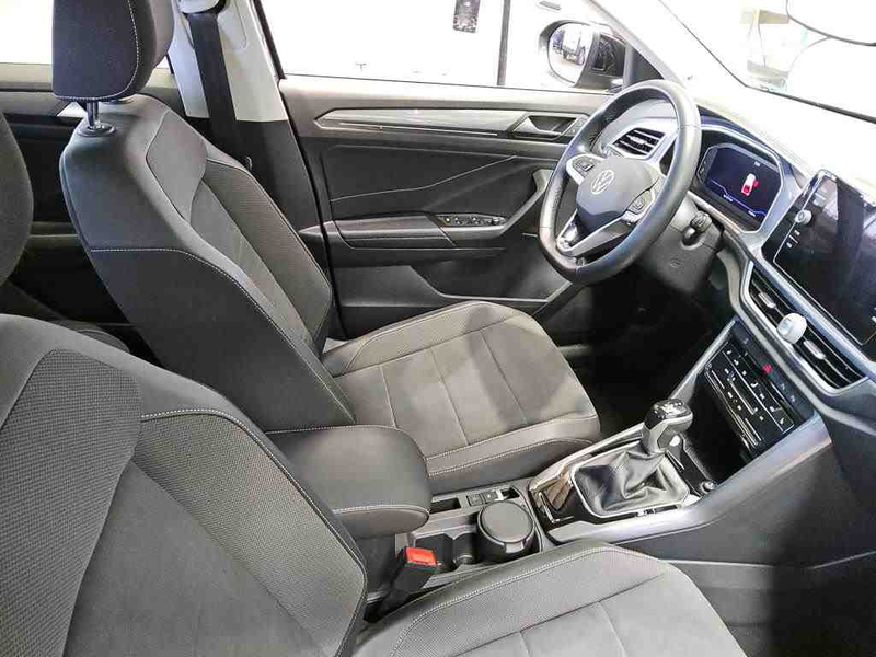 Volkswagen T-Roc 1.5 TSI DSG STYLE*IQ.LIGHT*AHK*PANO*KAMERA — photo 8