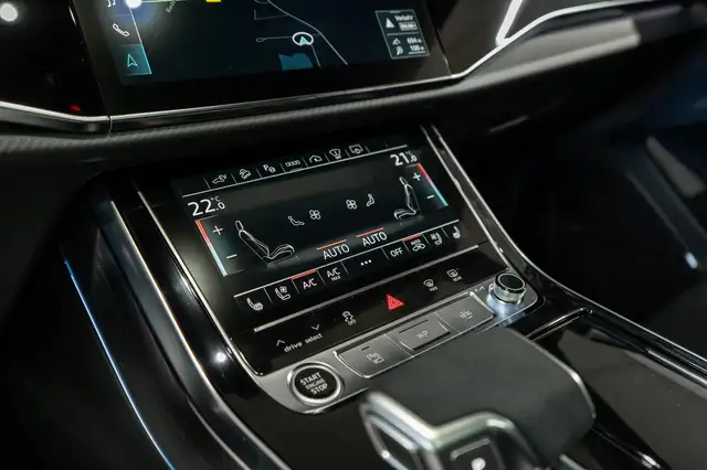Audi Q8 view 24