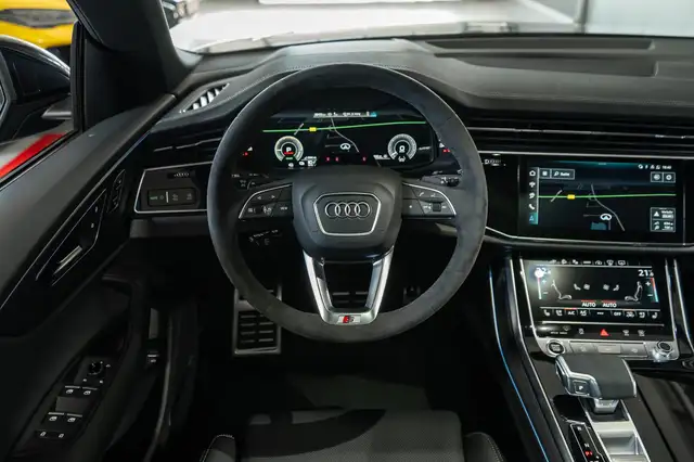 Audi Q8 view 21