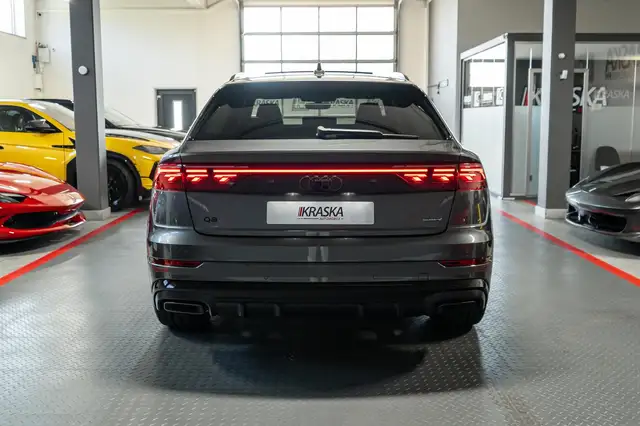 Audi Q8 view 9