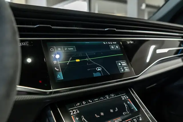 Audi Q8 view 23