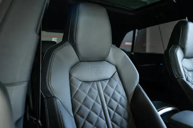 Audi Q8 view 20
