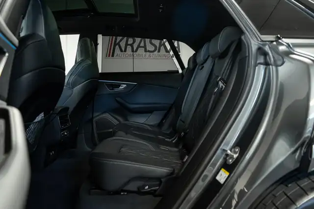 Audi Q8 view 18