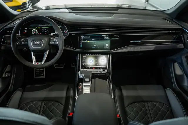 Audi Q8 view 26