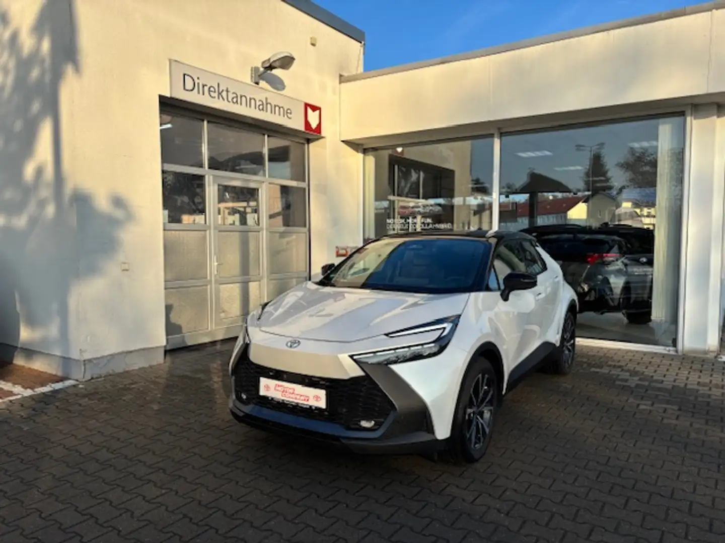 Toyota C-HR 2,0 Hybrid Automatik  FWD Team Deutschland mit Tec Wit - 2
