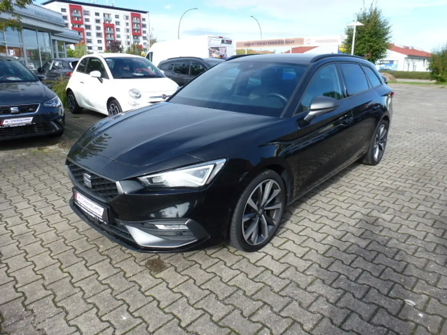 SEAT Leon Sportstourer FR 2.0 TDI DSG + AHK + Beats Schwarz - 1