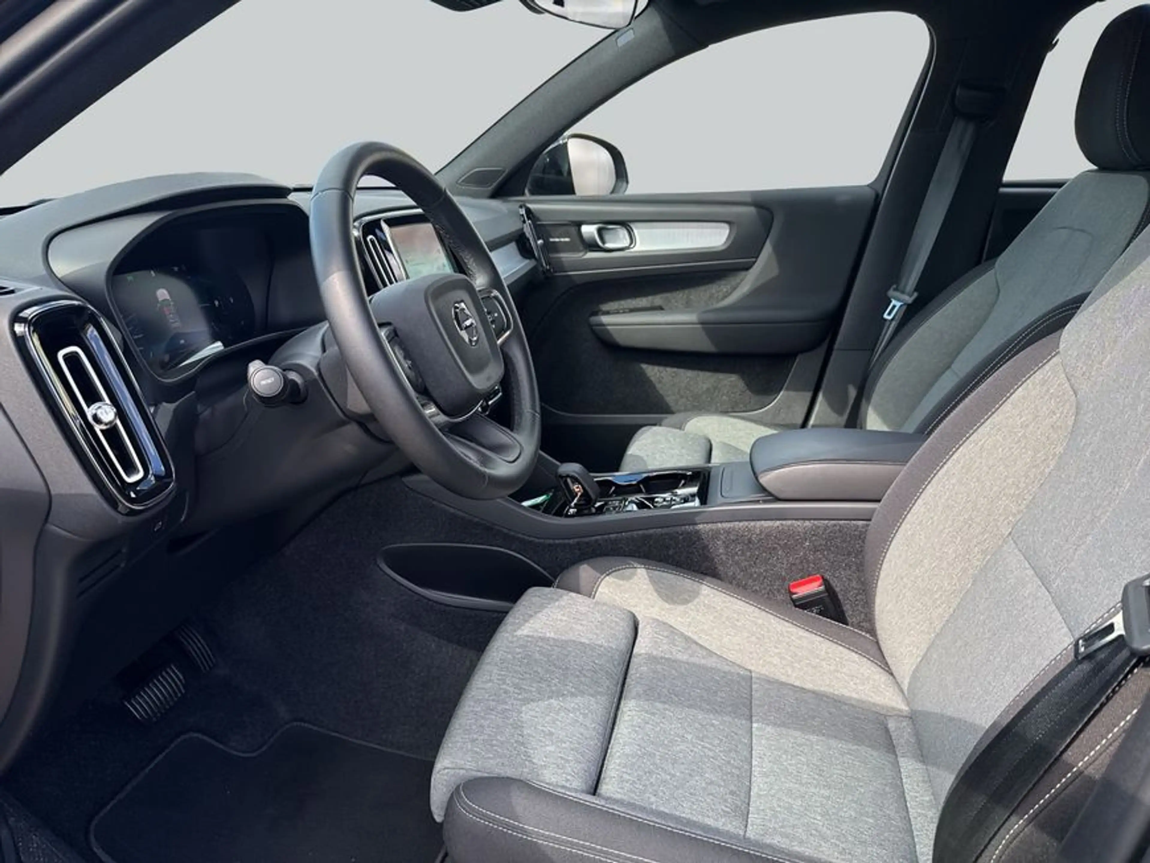 Volvo XC40 XC40 B3 B DKG Plus Black Edition — photo 9