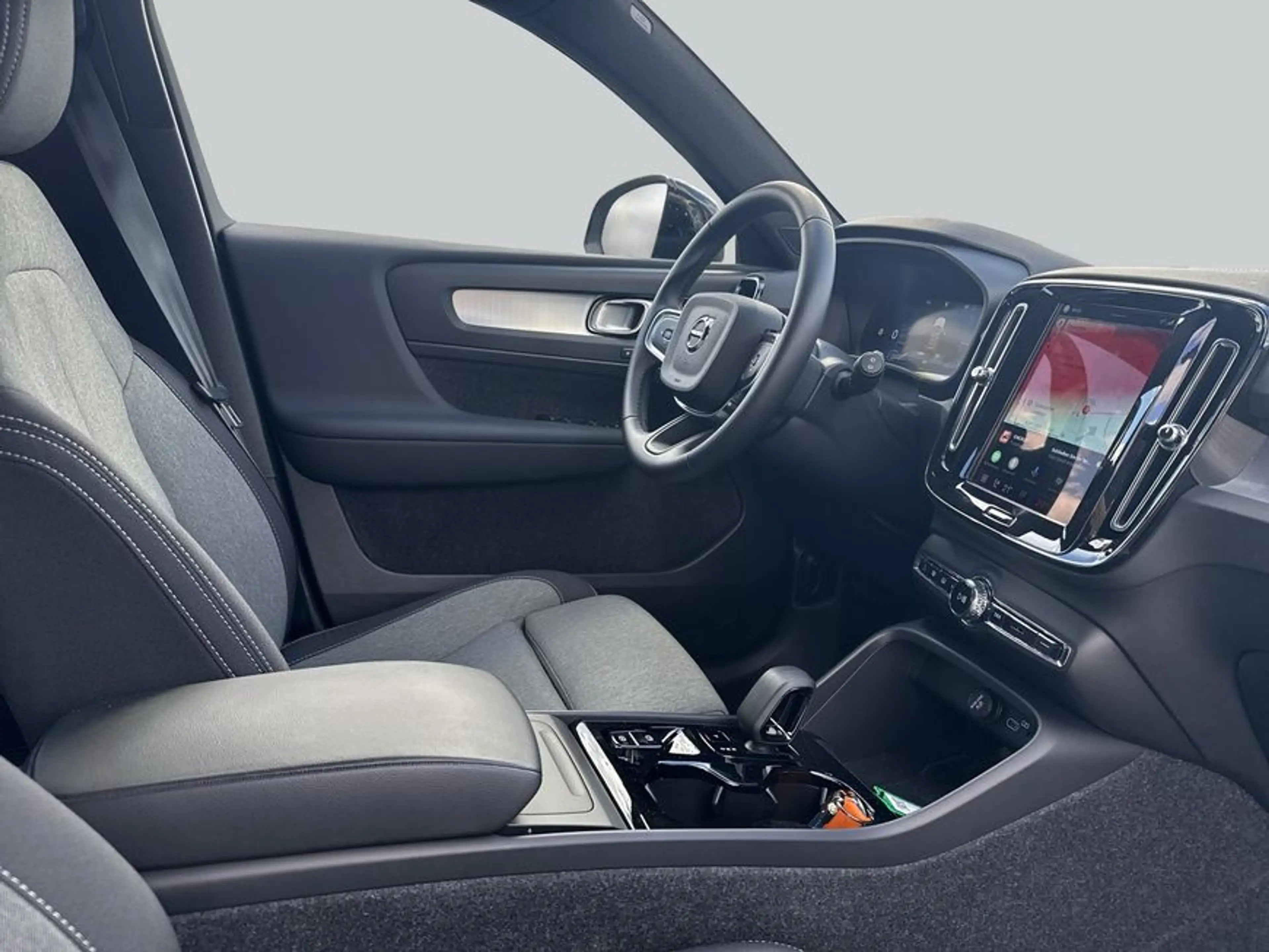 Volvo XC40 XC40 B3 B DKG Plus Black Edition — photo 15