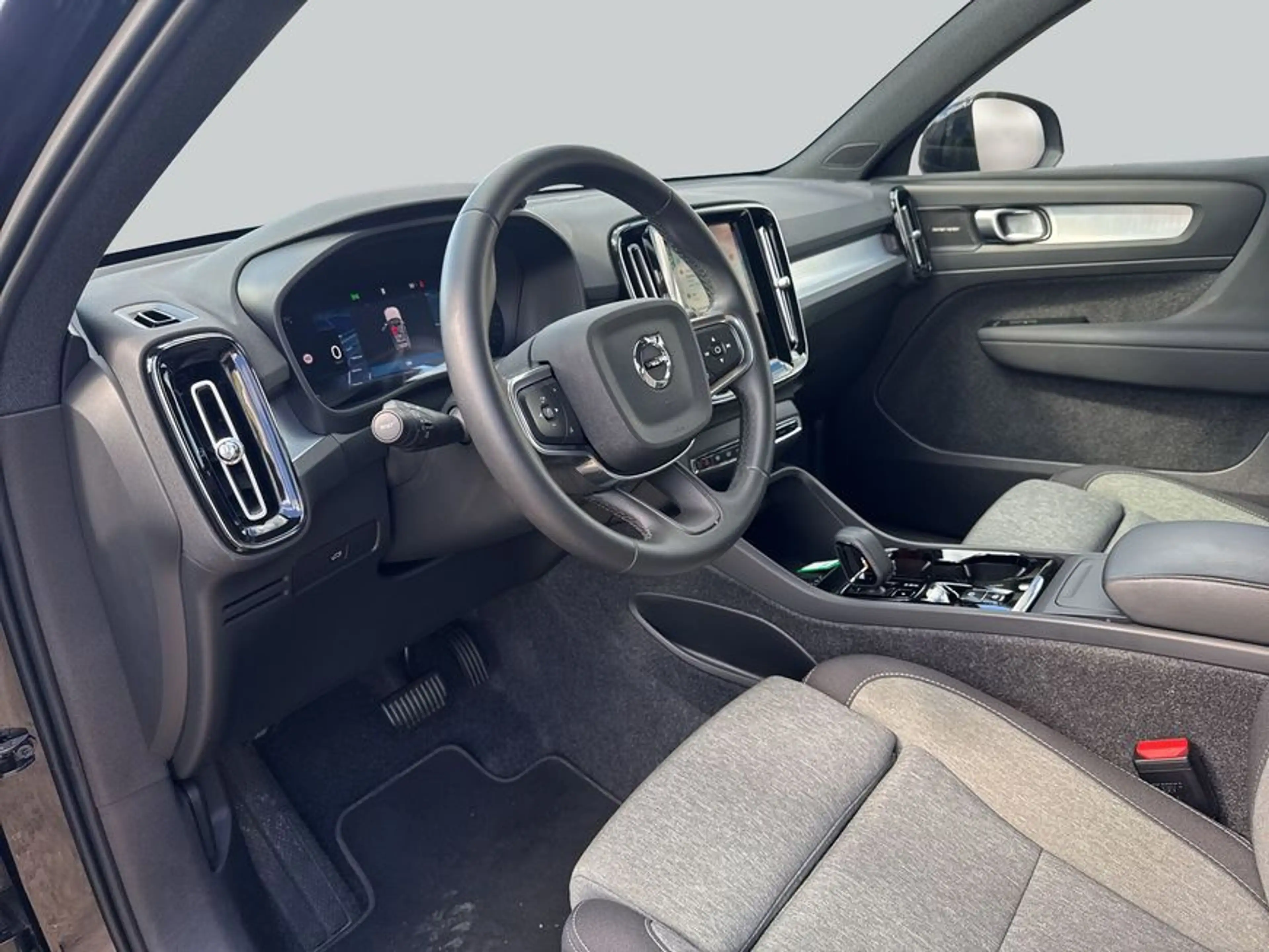 Volvo XC40 XC40 B3 B DKG Plus Black Edition — photo 10