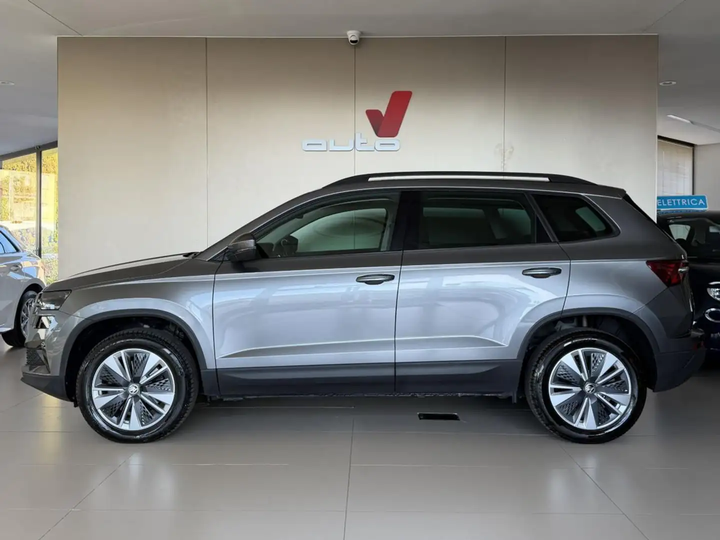 Skoda Karoq 2.0 TDI EVO SCR 115 CV DSG Executive Grigio - 1