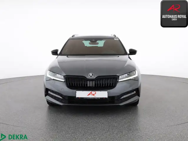 Skoda Superb view 8