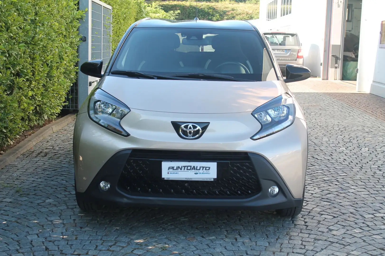 Toyota Aygo X 1.0 VVT-i 72 CV 5 porte Trend Oro - 2