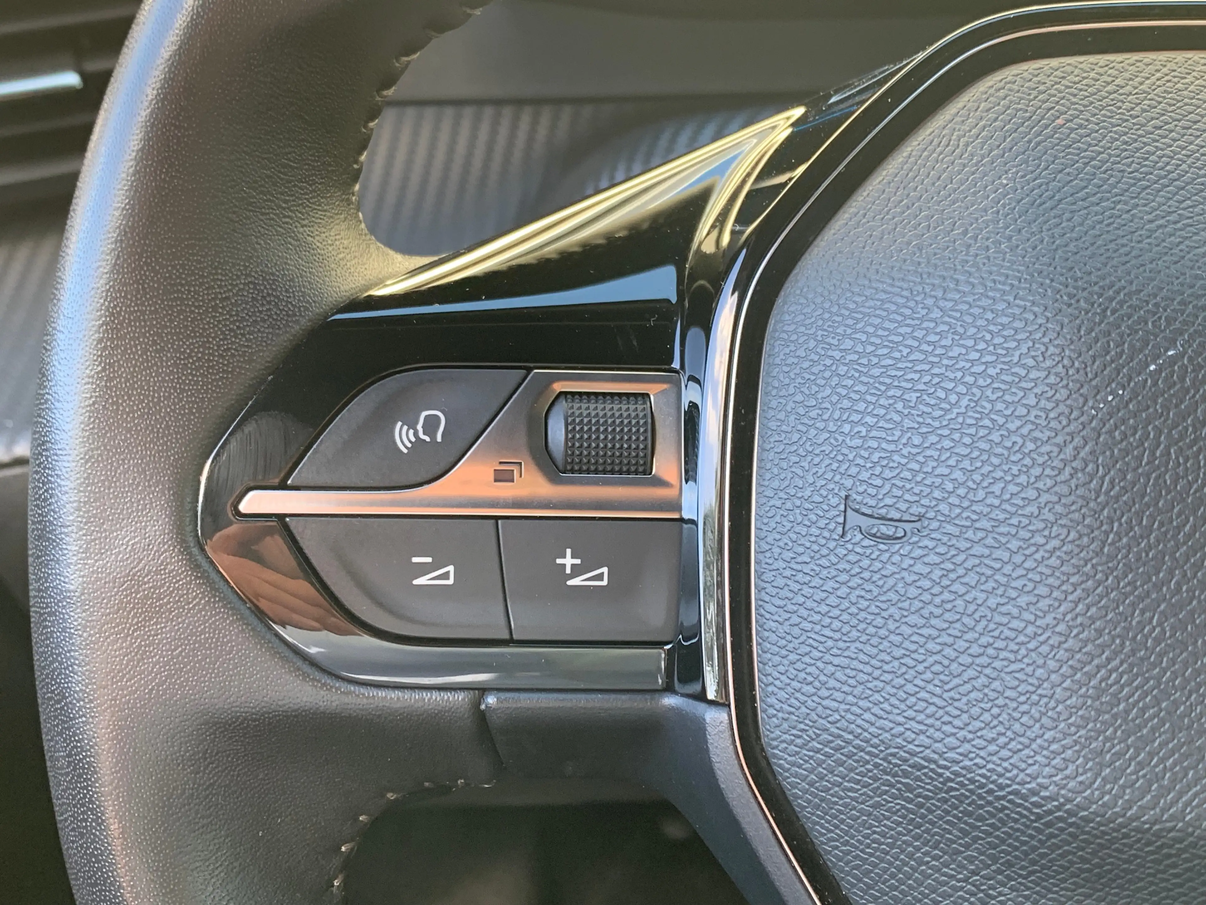 Peugeot e-2008 EV Allure Pack 50 kWh SOH 94% | Airco | Camera | C — photo 13