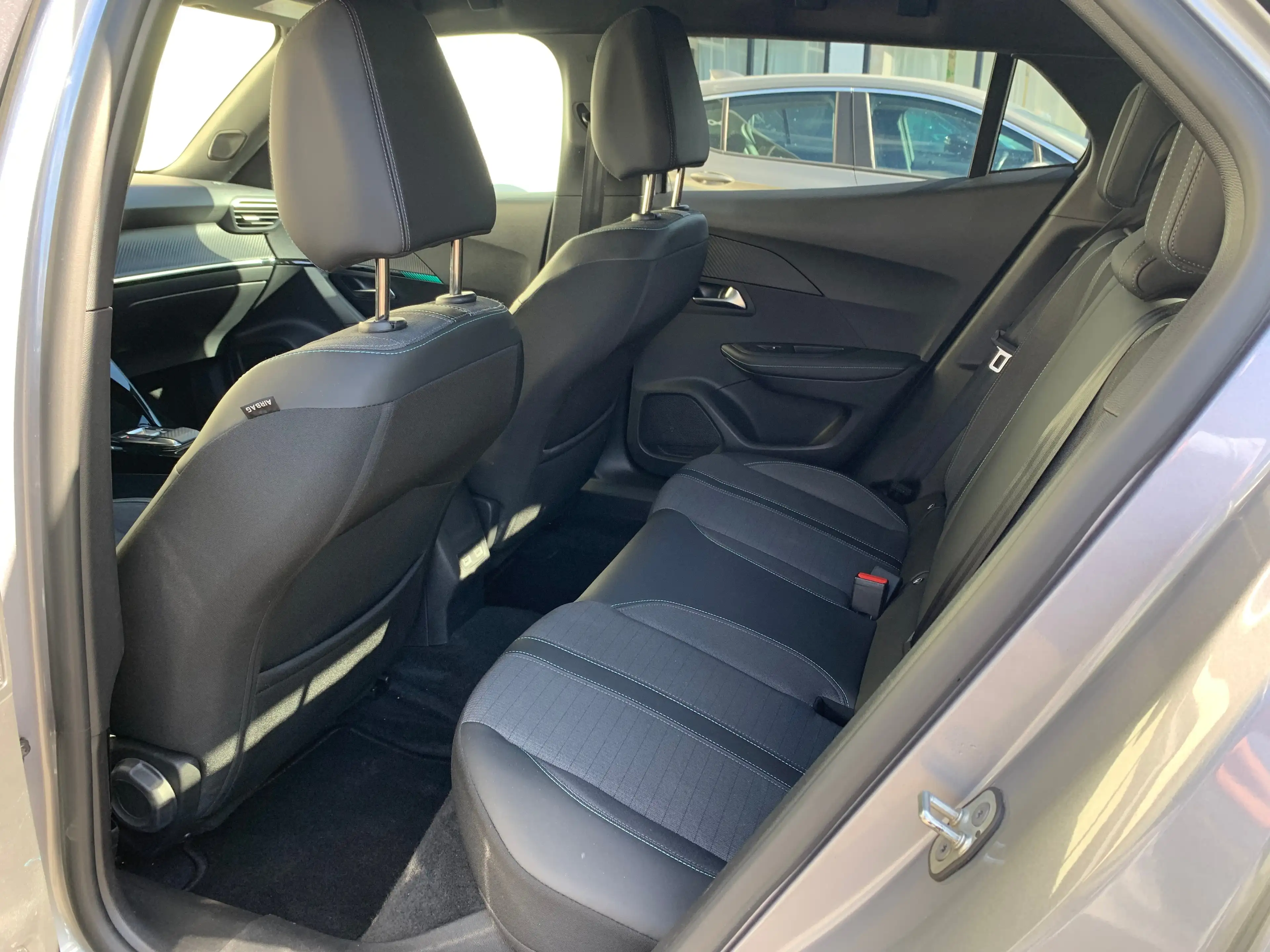 Peugeot e-2008 EV Allure Pack 50 kWh SOH 94% | Airco | Camera | C — photo 29