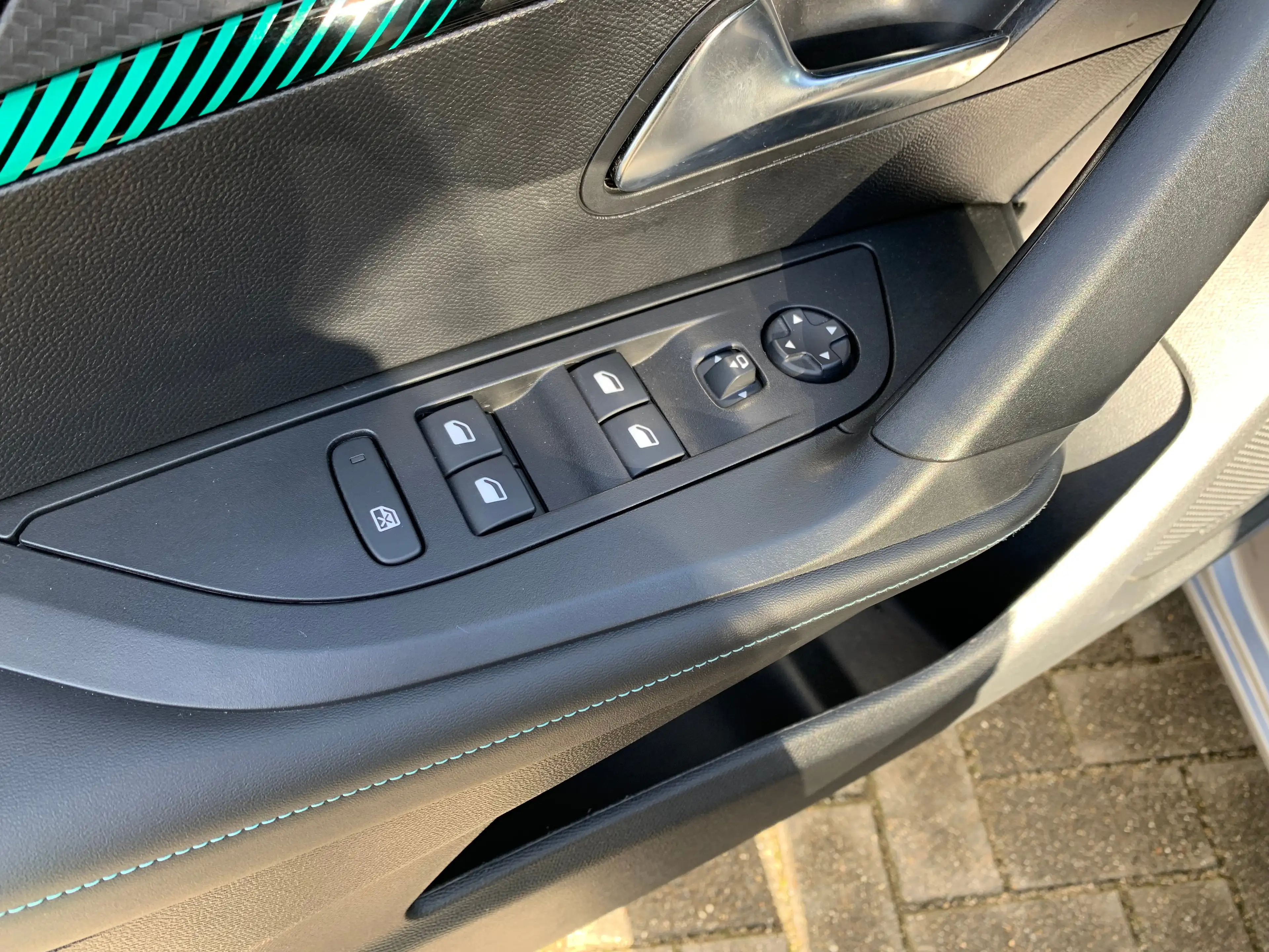 Peugeot e-2008 EV Allure Pack 50 kWh SOH 94% | Airco | Camera | C — photo 9