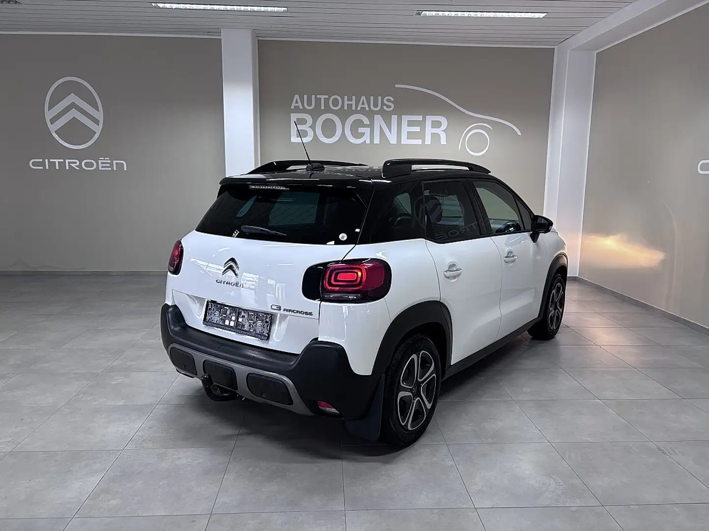 Citroen C3 Aircross PureTech 110 S&S 5-Gang-Manuell Shine PRIVATVER... Weiß - 2