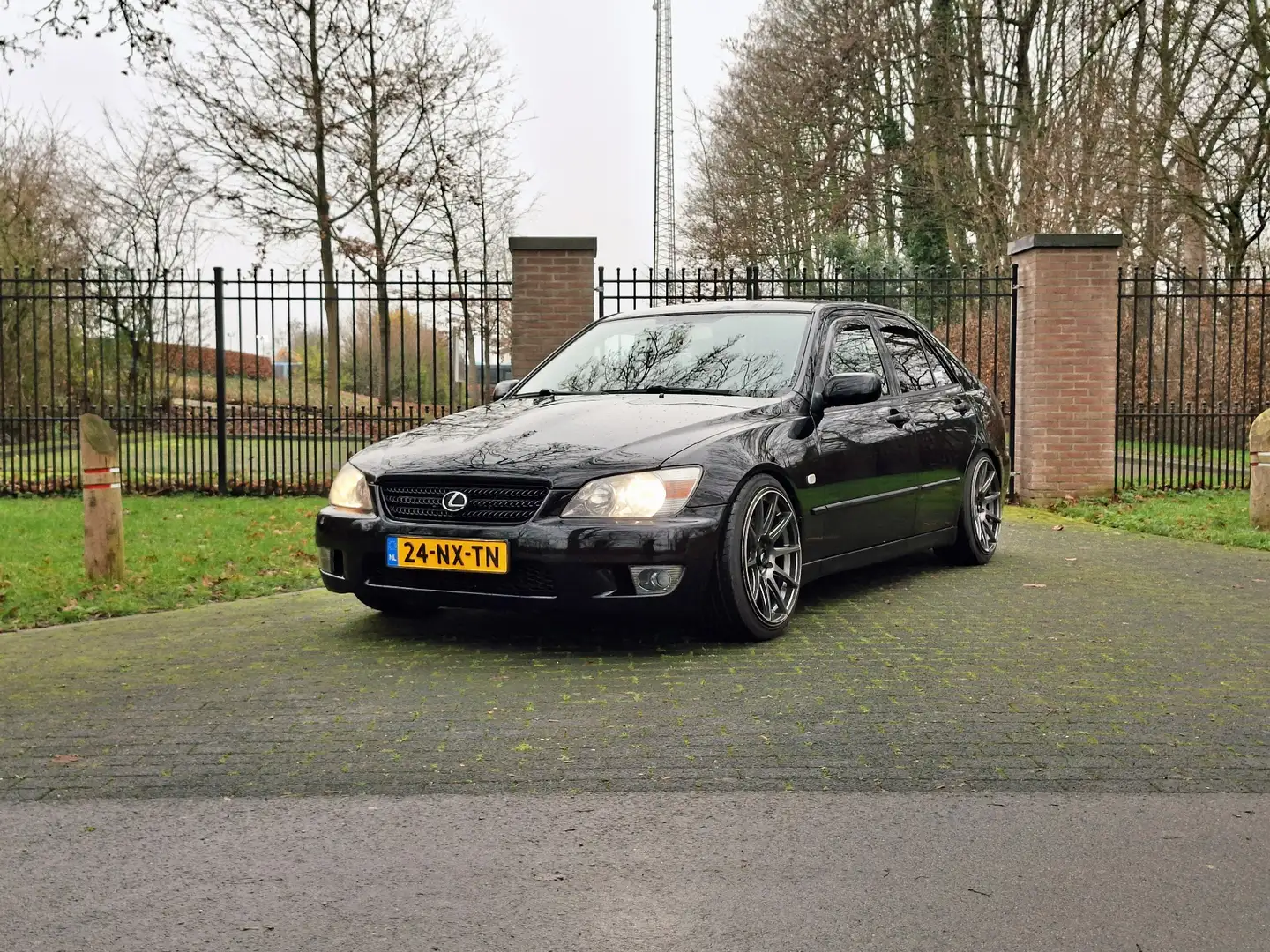 Lexus IS 200 Business Schwarz - 1