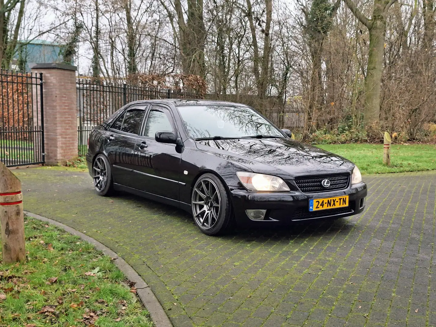 Lexus IS 200 Business Schwarz - 2