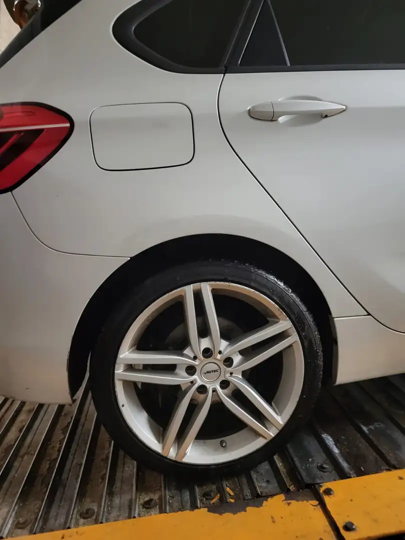 BMW 218 2er Active Tourer 218i Active Tourer Weiß - 2