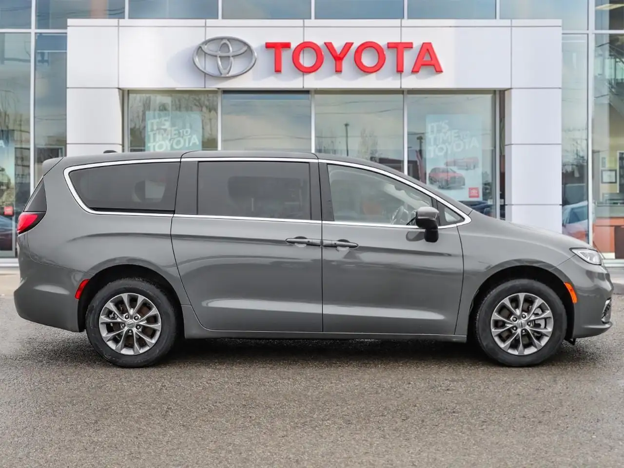 Chrysler Pacifica снимка Chrysler Pacifica