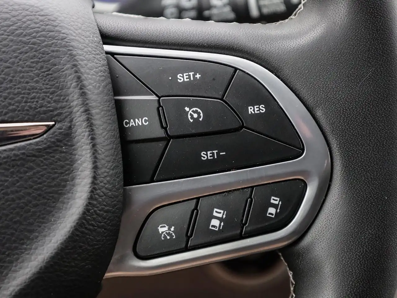 Chrysler Pacifica снимка Chrysler Pacifica