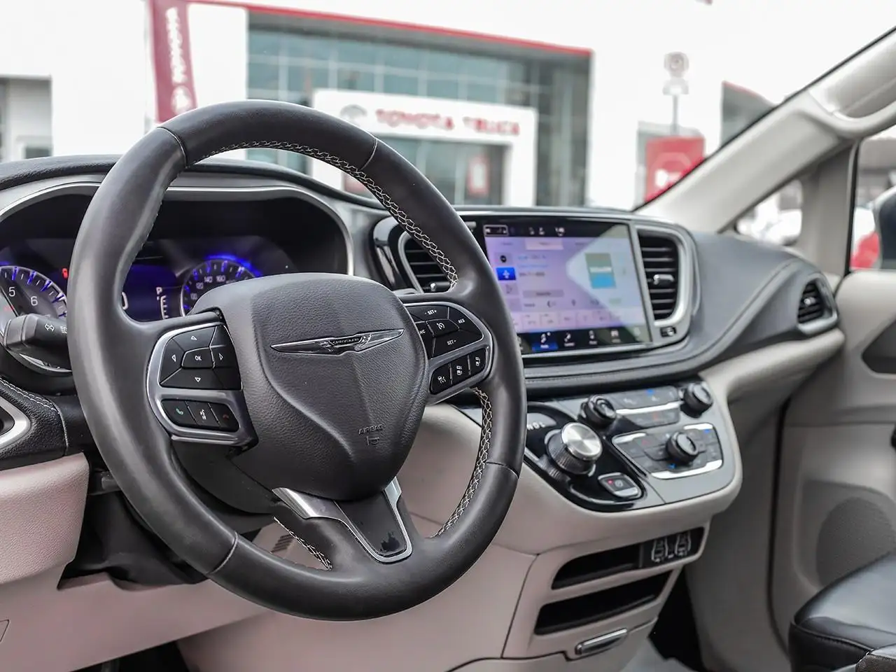 Chrysler Pacifica снимка Chrysler Pacifica