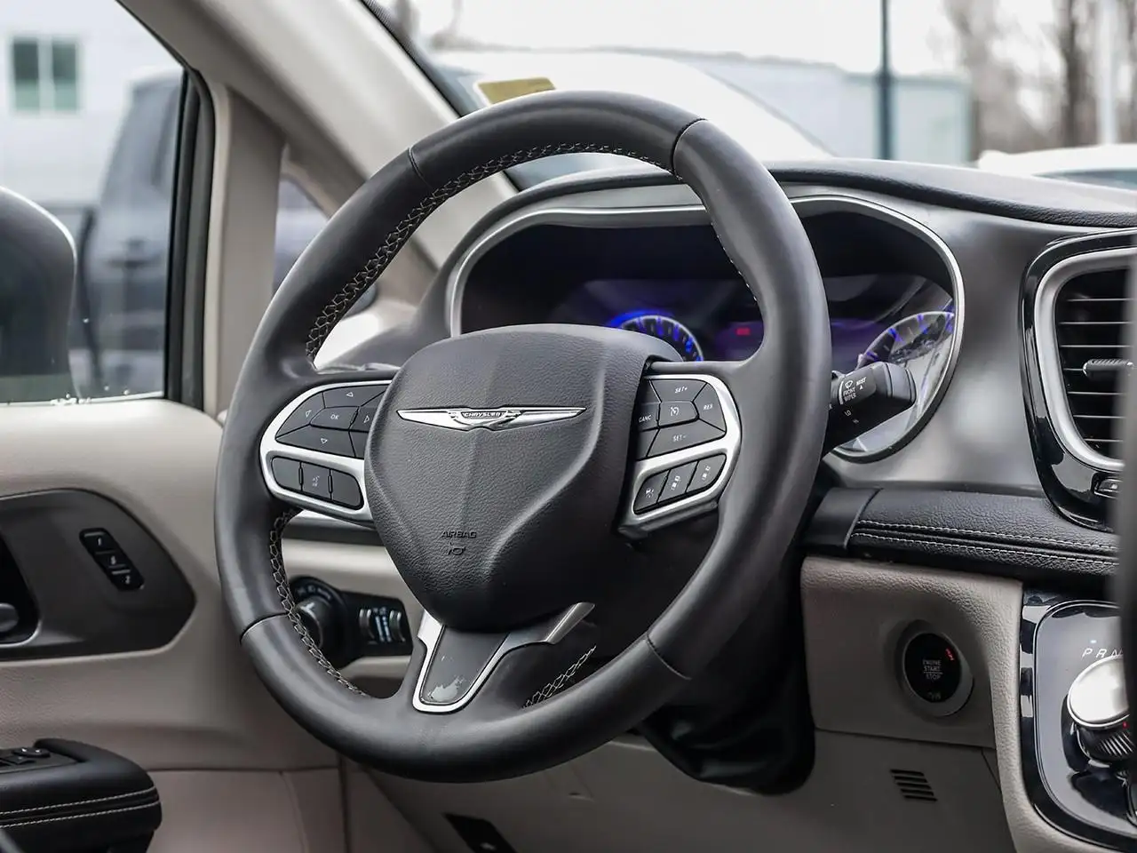 Chrysler Pacifica снимка Chrysler Pacifica