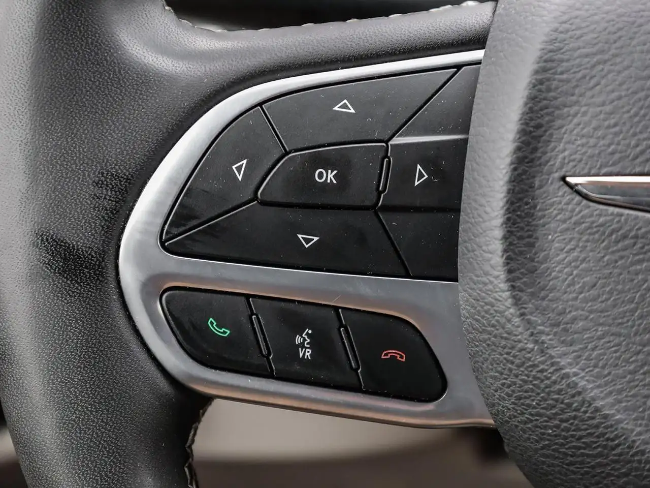 Chrysler Pacifica снимка Chrysler Pacifica