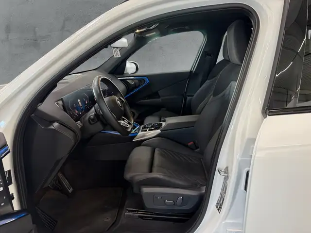 BMW X3 view 8