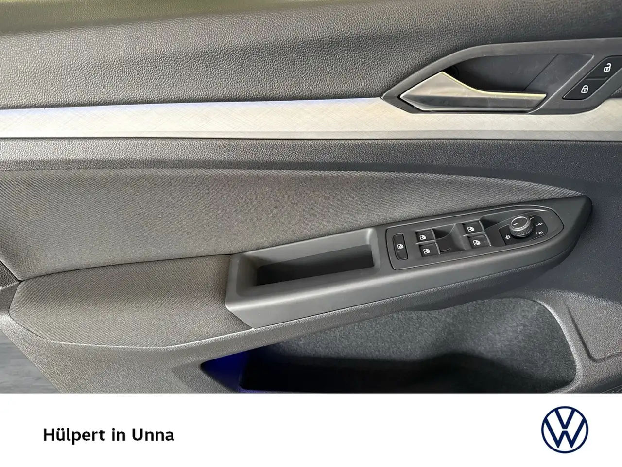 Volkswagen Golf VIII 1.5 LIFE NAVI CARPLAY ALU SITZHEIZUNG 19