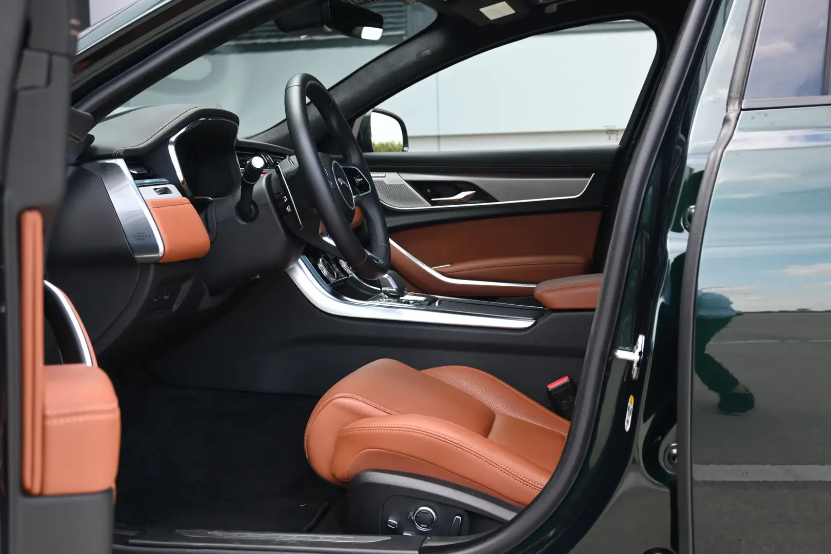 Jaguar XF Sportbrake 2.0 P300 AWD R-Dynamic HSE MERIDIAN ACT Vert - 2