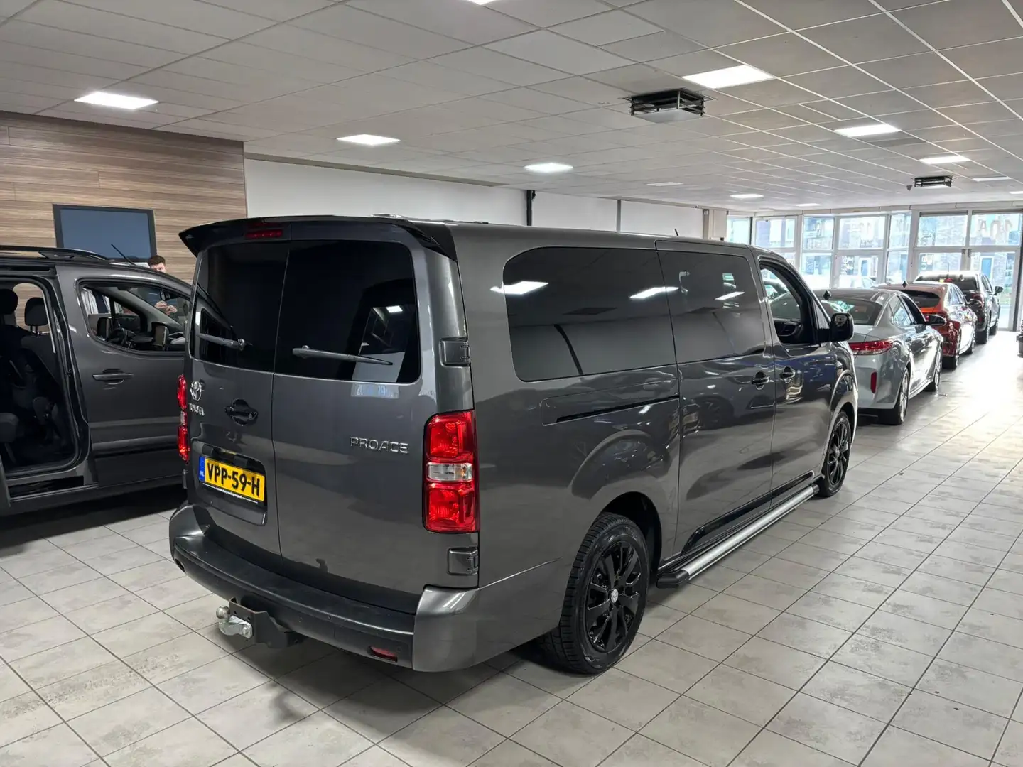 Toyota Proace Worker 2.0 D-4D Black Line DC automaat Gris - 2