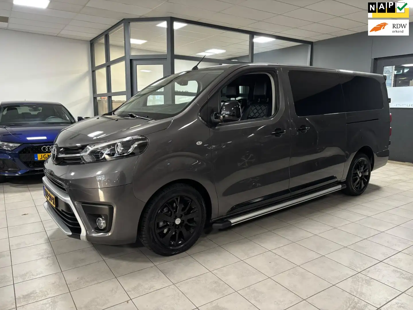 Toyota Proace Worker 2.0 D-4D Black Line DC automaat Gris - 1