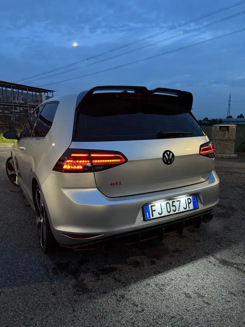 Volkswagen Golf GTI - 2