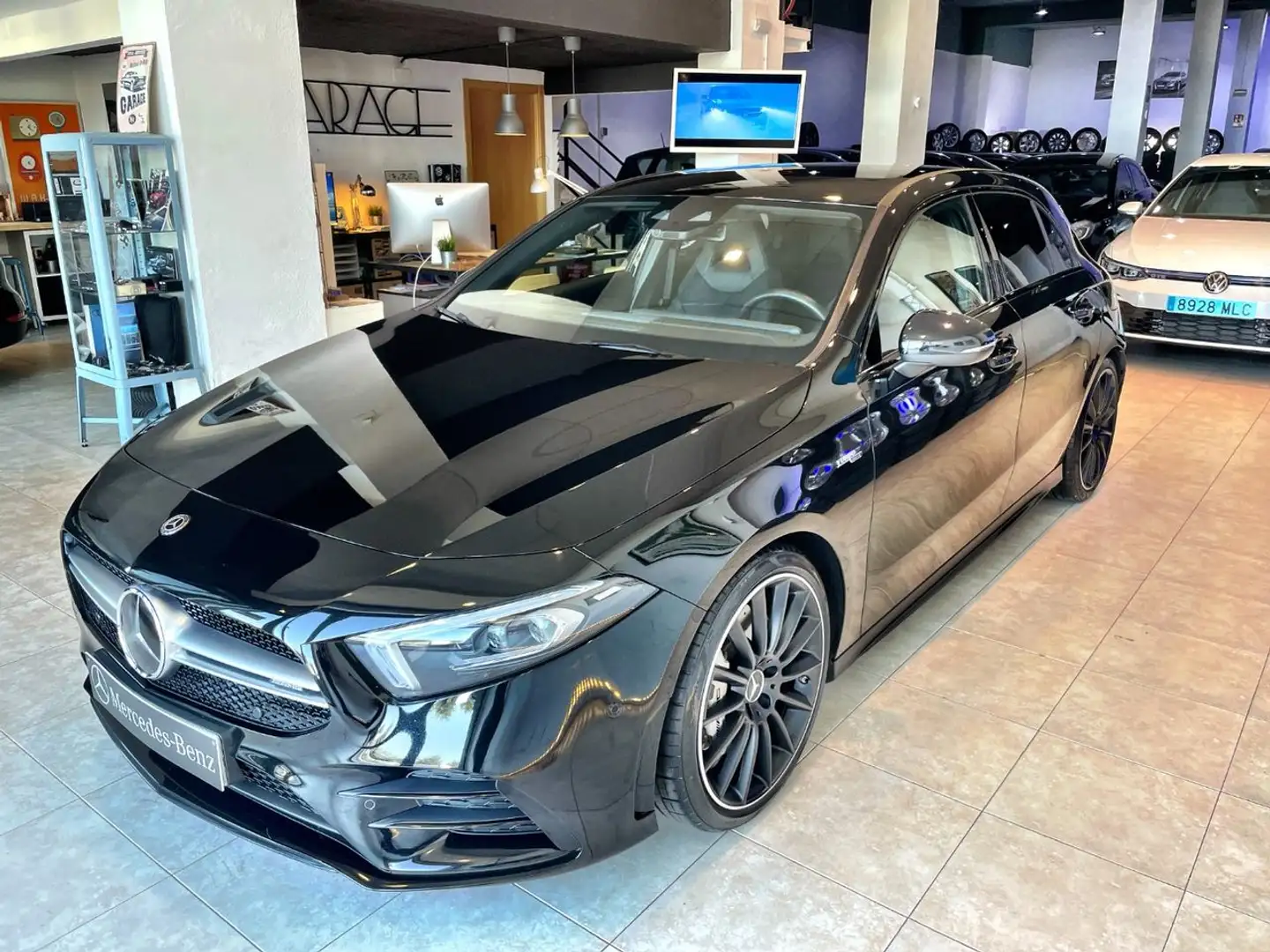 Mercedes-Benz A 35 AMG MercedesAMG 4MATIC Zwart - 1