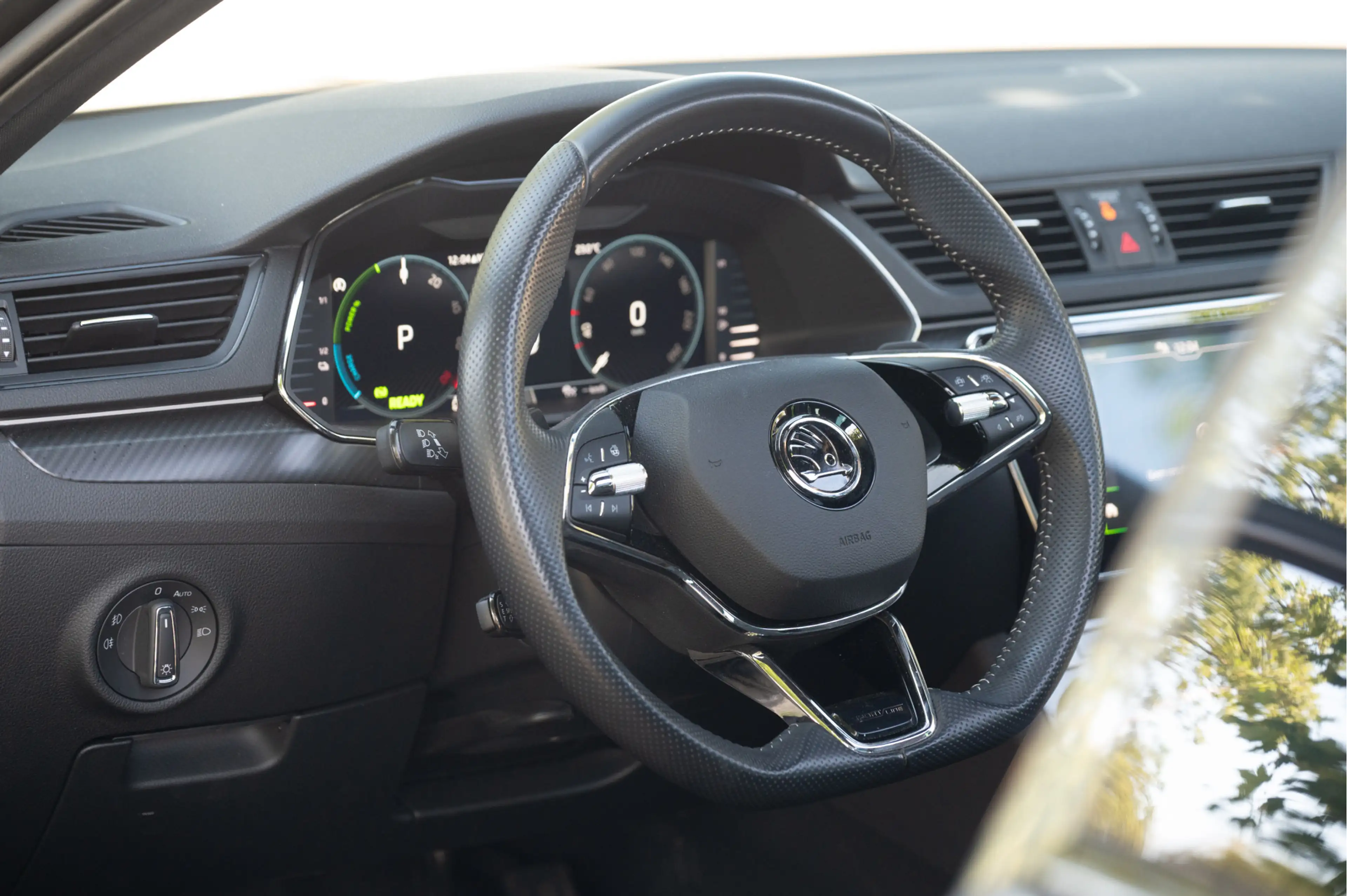 Skoda Superb Combi 1.4 TSI iV Sportline Business | Pano | Trekh — photo 19