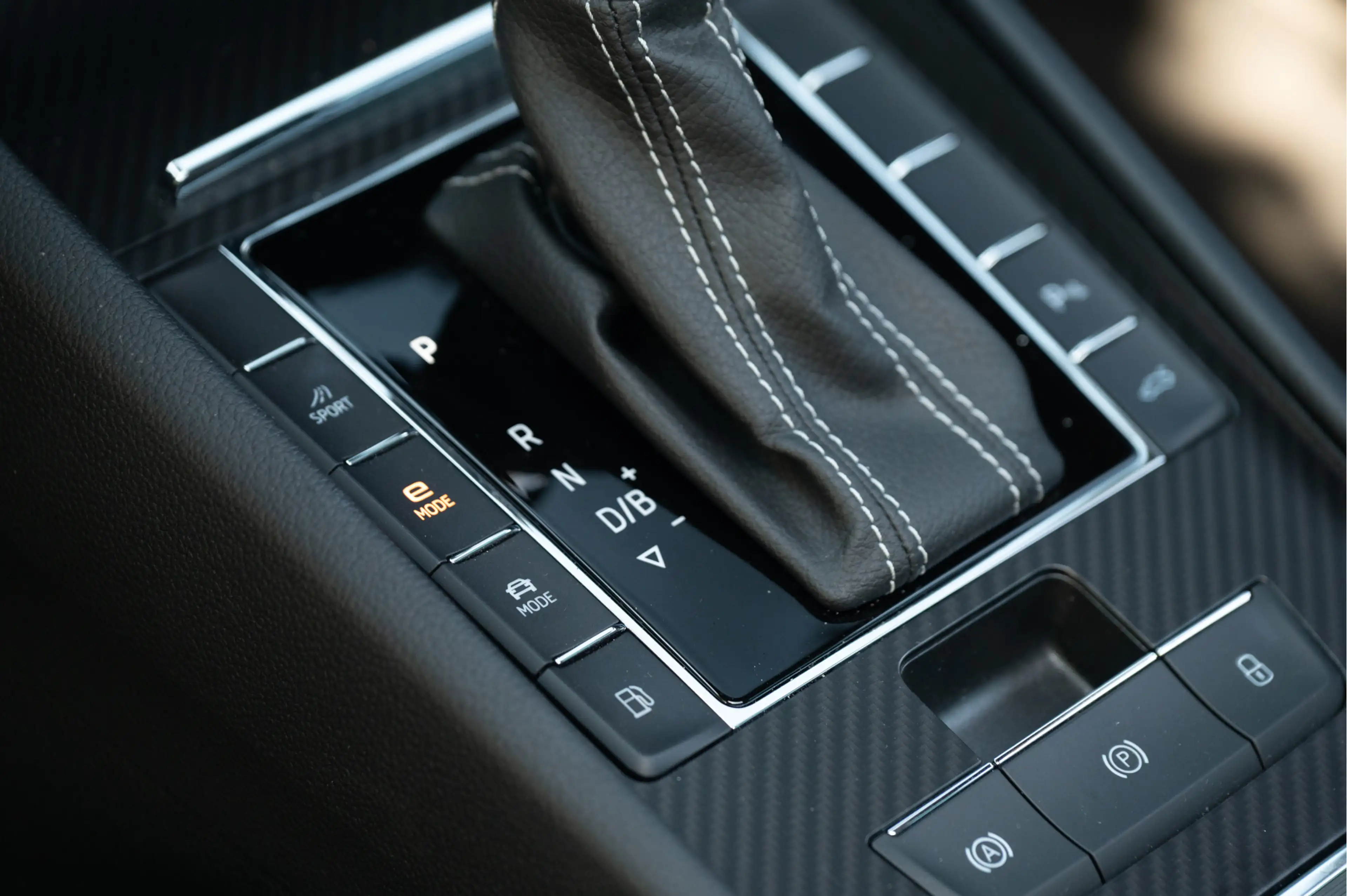 Skoda Superb Combi 1.4 TSI iV Sportline Business | Pano | Trekh — photo 25