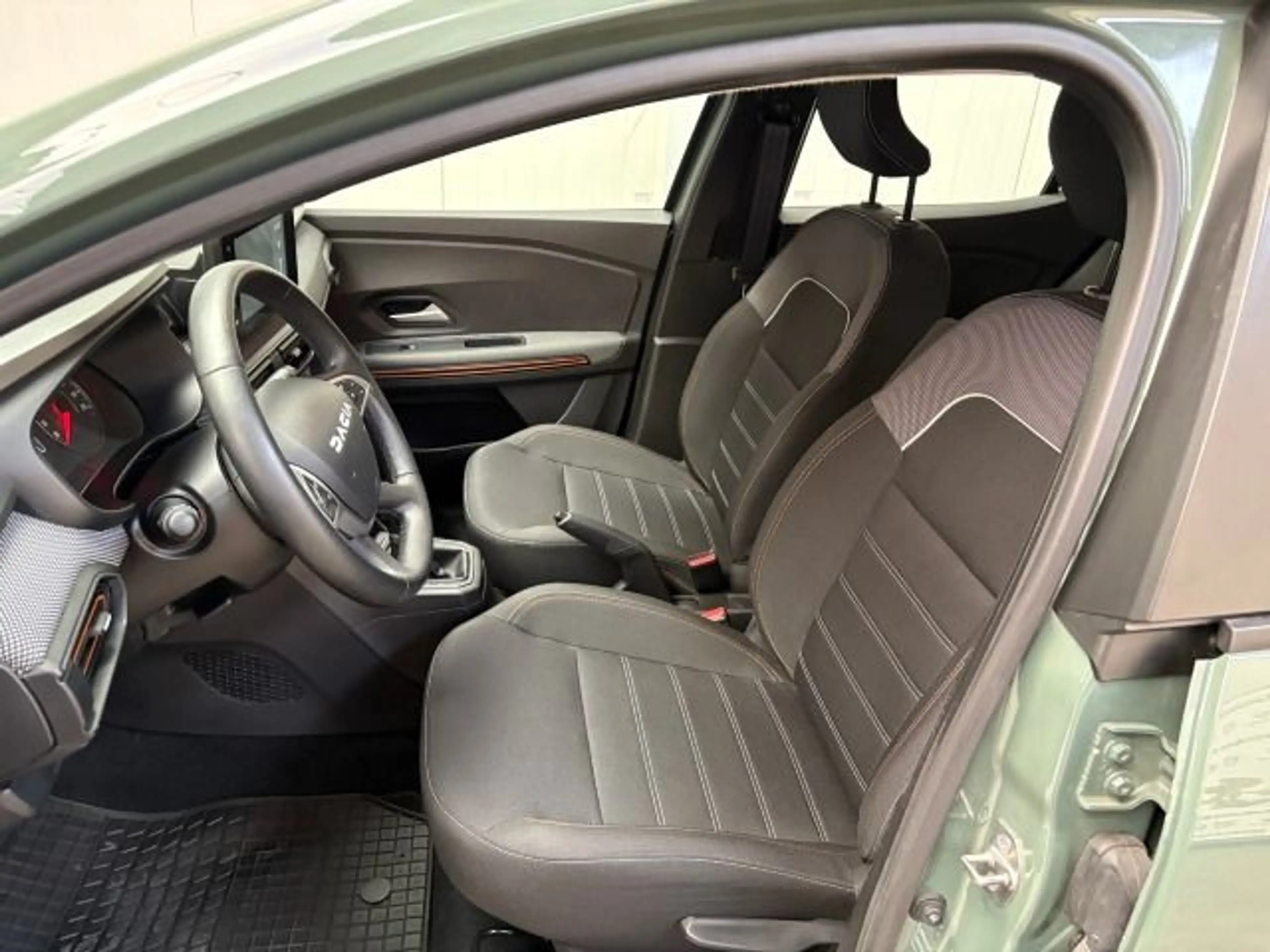 Dacia Sandero III 1.0 TCe 90Stepway Expression * Anhän — photo 9