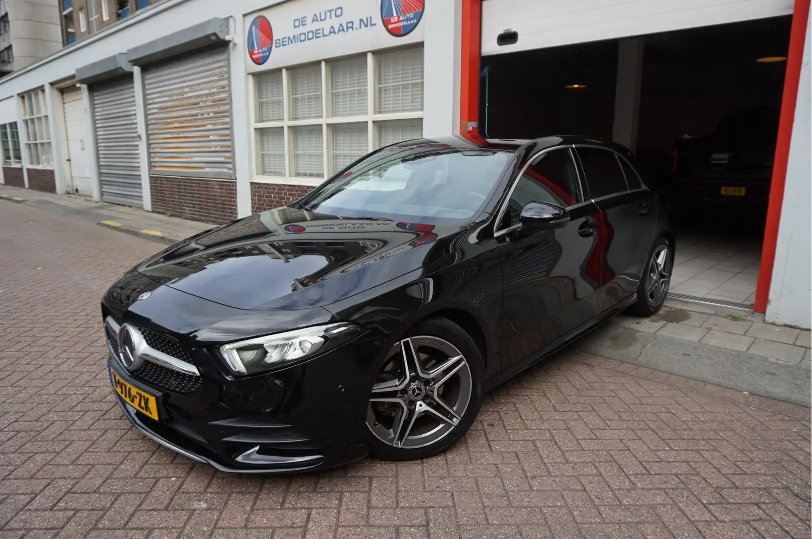 Mercedes-Benz A 200 Business Solution AMG Night Upgrade | Augmented Re Zwart - 2