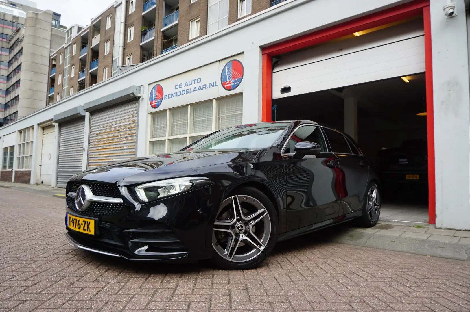 Mercedes-Benz A 200 Business Solution AMG Night Upgrade | Augmented Re Zwart - 1