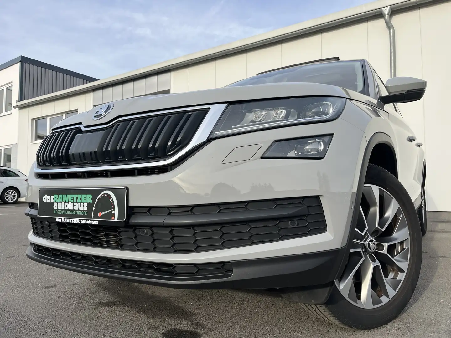 Skoda Kodiaq 2.0 TSI DSG 4x4 Clever 219€ m. 20% Anzahlung Vir Grau - 1