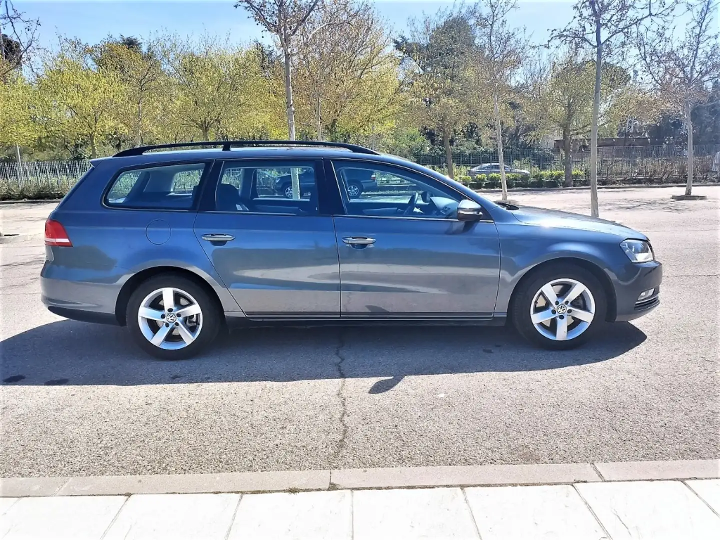 Volkswagen Passat Variant 1.6TDI Business Edition BMT Gris - 1