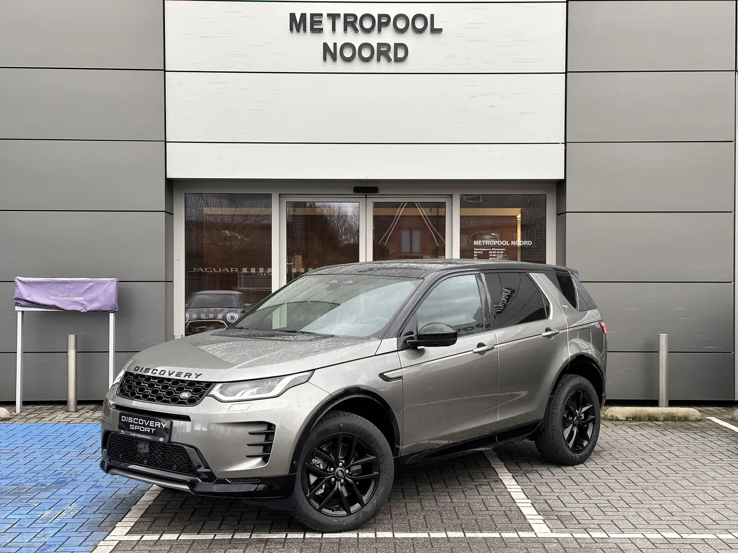 Land Rover Discovery Sport P300e Dynamic SE Beżowy - 1