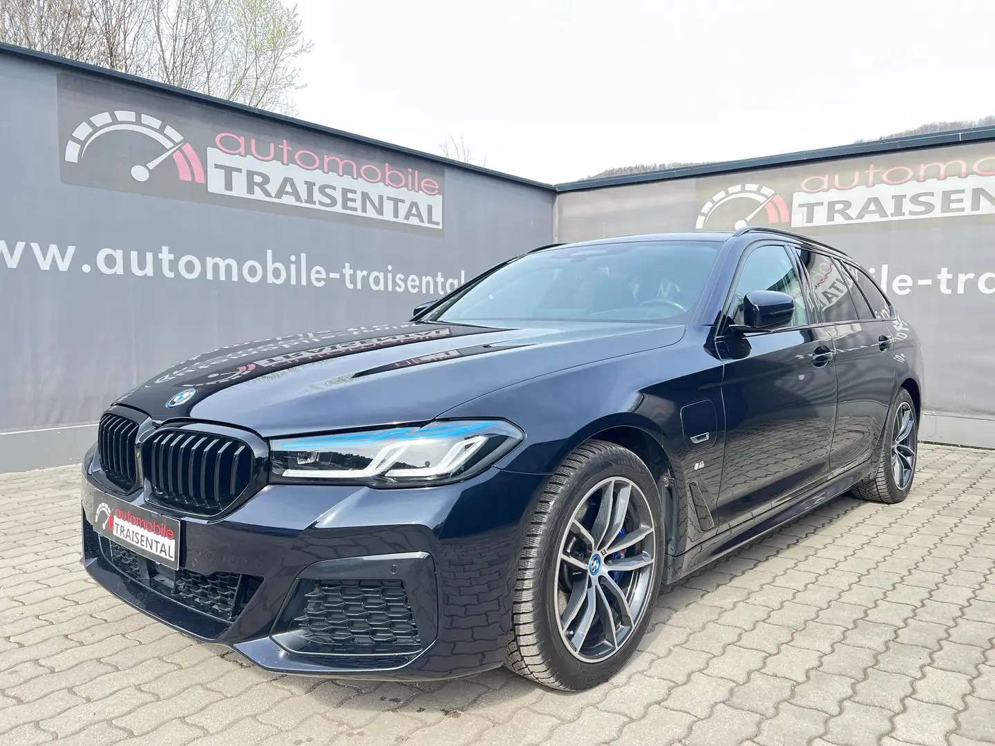 BMW 530 e xDrive M Sport Schwarz - 1