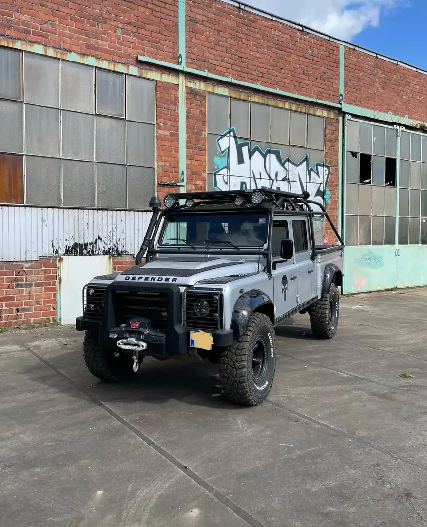 Land Rover Defender 130 Crew Cab – 2.4 TDCi Grijs - 1