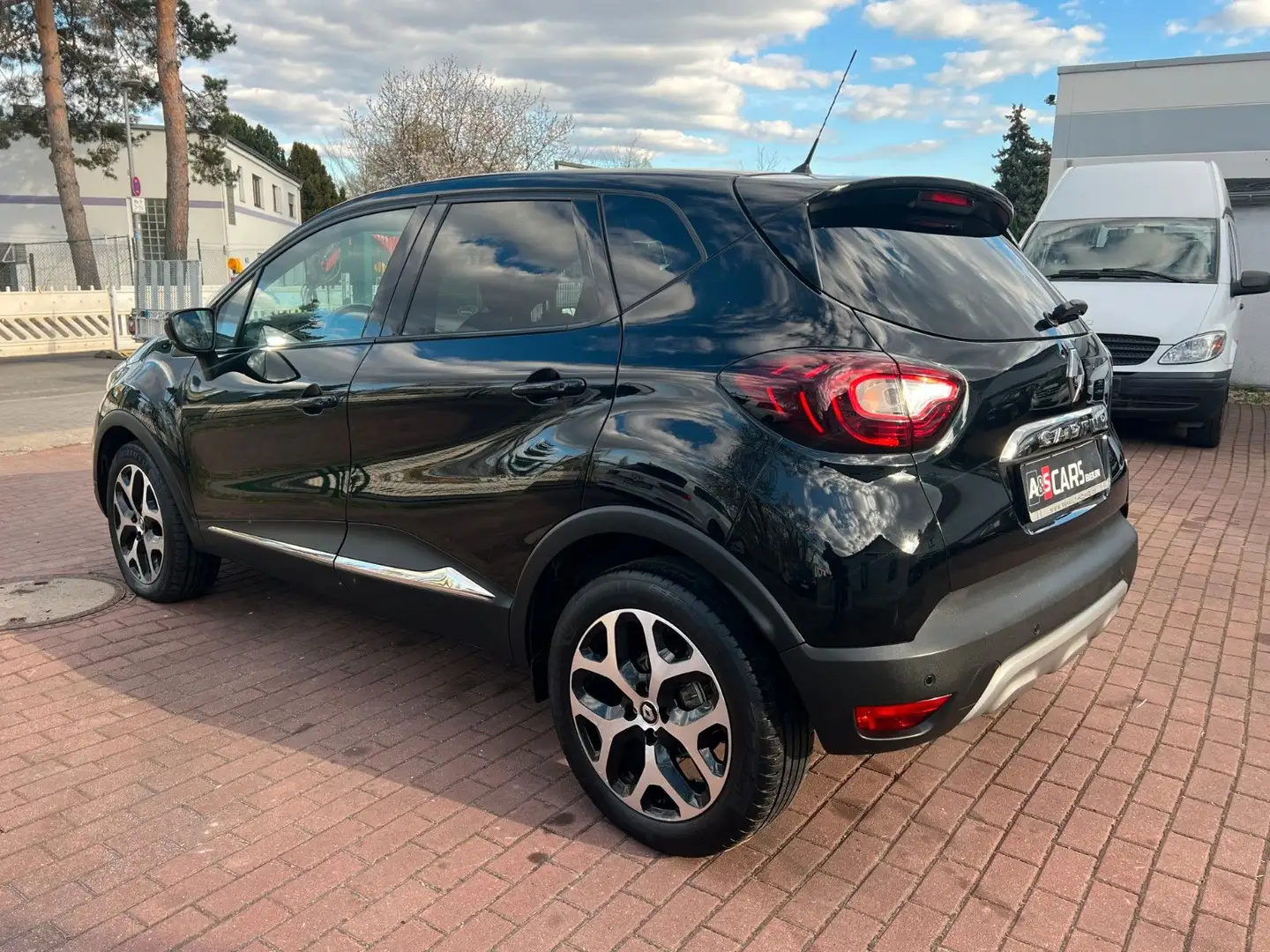Renault Captur Intens*AUTOMATIK*NAVI*SHZ*LED*KEYLESS GO* Noir - 2