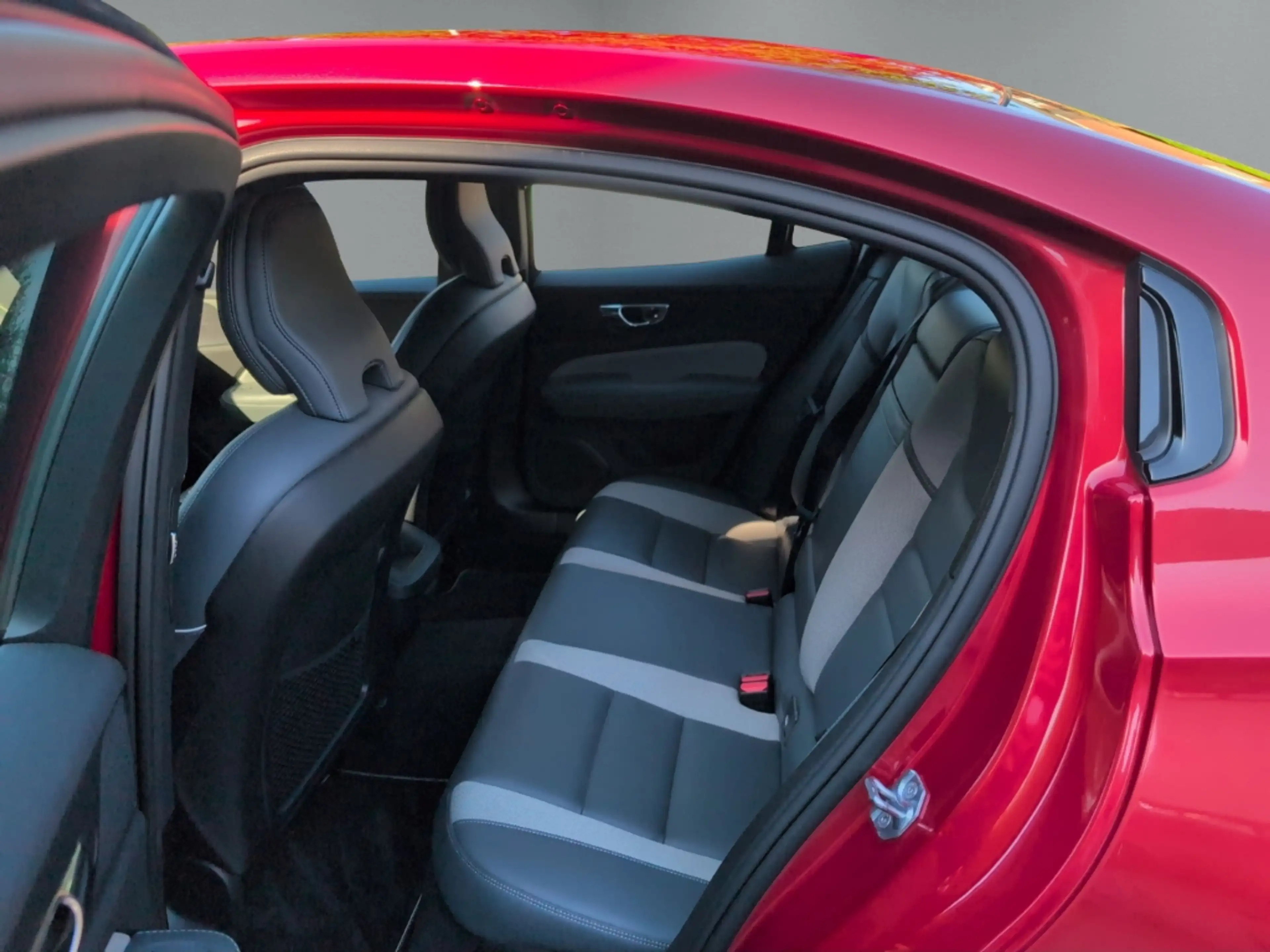 Volvo S60 T4 R Design AHK Navi Digitales Cockpit Memory Sitz — photo 13